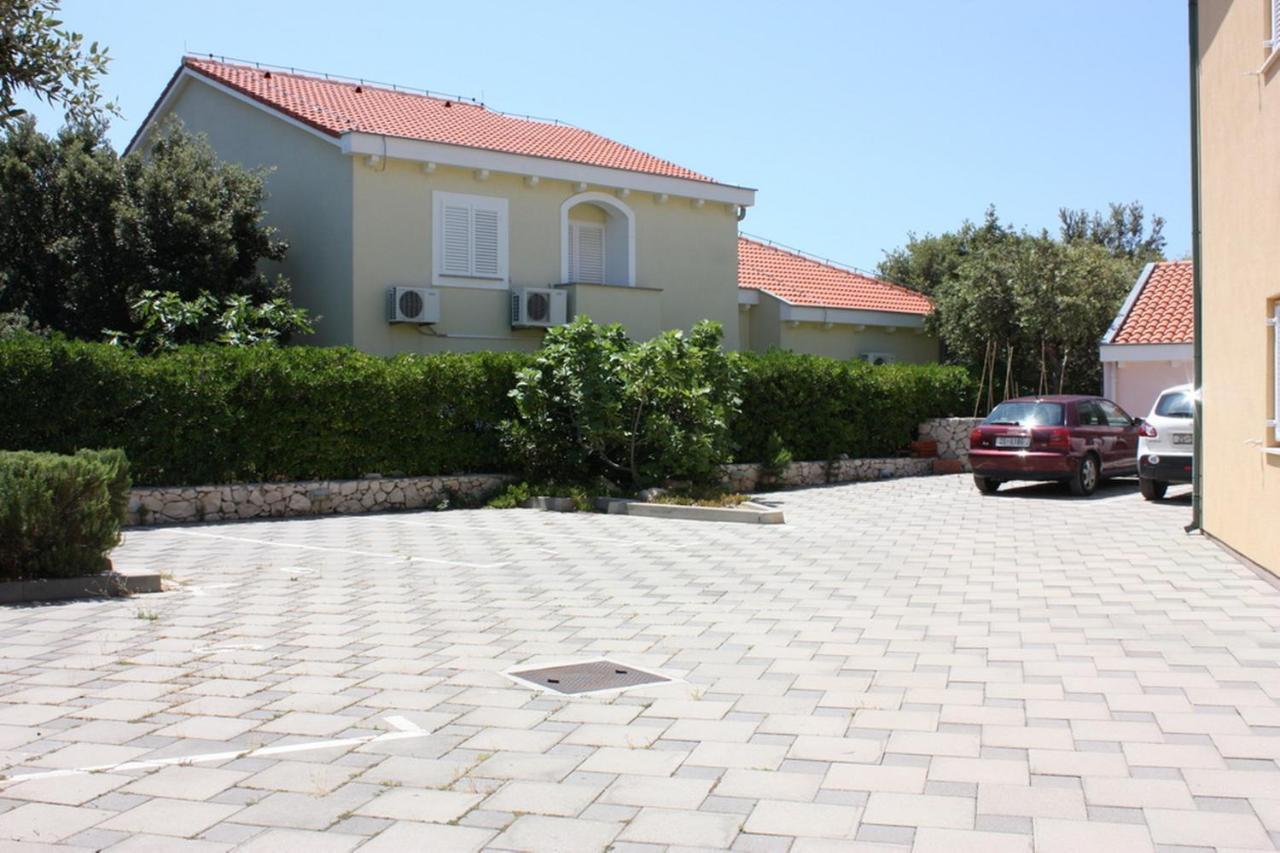 Apartments Jtv Simuni Kolan Esterno foto